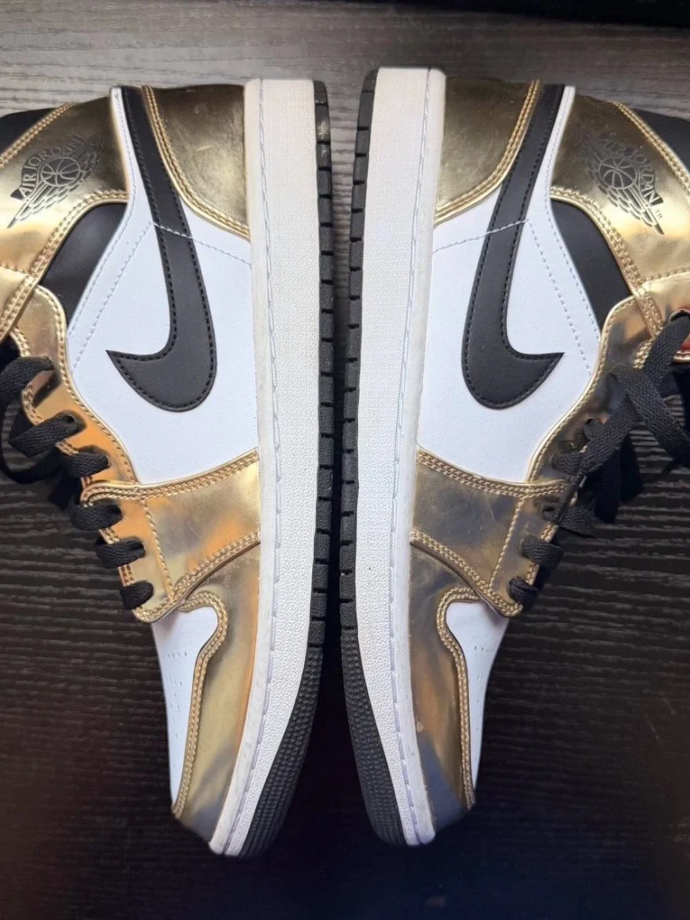 Jordan 1 Low - Metallic Gold, Black, White